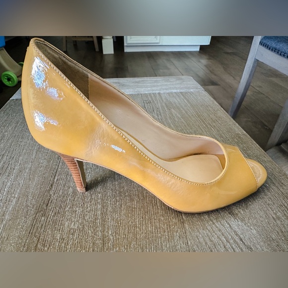 COLE HAAN Air Lainey Open Toe Peep Toe Pump
Sandstone Patent Size 7 - Picture 4 of 15